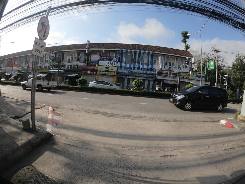 ภาพถนนตรงที่ โปรดปราน ข้าวปุกงา เชียงใหม่ ตั้งอยู่ ถ่ายโดย chanuwath_grab พ.ศ. 2562 (2019) · A street-level view of where โปรดปราน ข้าวปุกงา เชียงใหม่ · Pro Dop Ran Khaopuknga Chiang Mai stands, by chanuwath_grab in 2562 (2019)