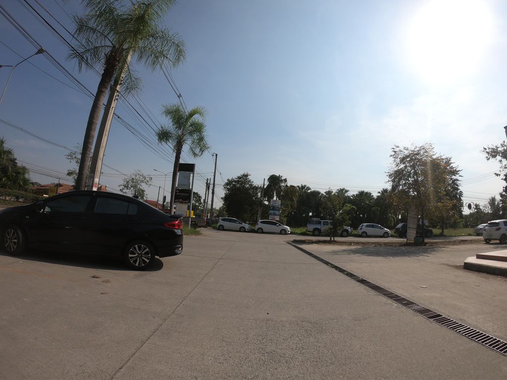 ภาพถนนตรงที่ สุก ละมุน กล้วยทอด ตั้งอยู่ ถ่ายโดย chanuwath_grab พ.ศ. 2562 (2019) · A street-level view of where สุก ละมุน กล้วยทอด · Suk Lamun Kluaithot stands, by chanuwath_grab in 2562 (2019)