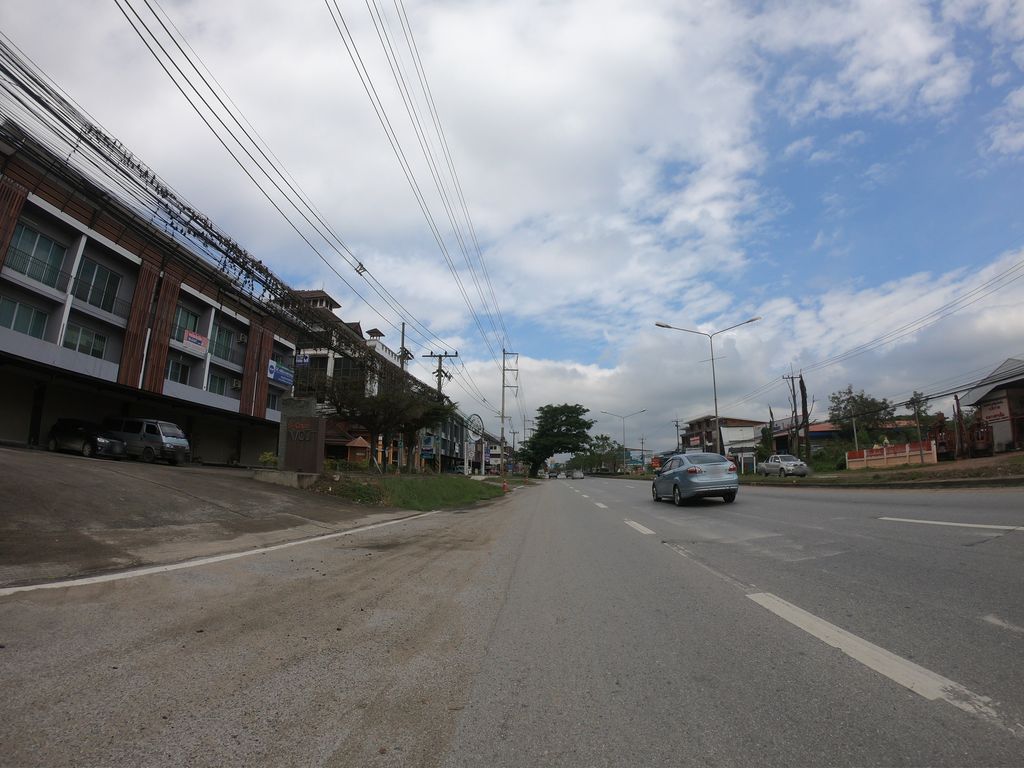 ภาพถนนตรงที่ ไอสไตล์ฟิตเนส ตั้งอยู่ ถ่ายโดย chanuwath_grab พ.ศ. 2562 (2019) · A street-level view of where ไอสไตล์ฟิตเนส · Ai Style Fitness stands, by chanuwath_grab in 2562 (2019)