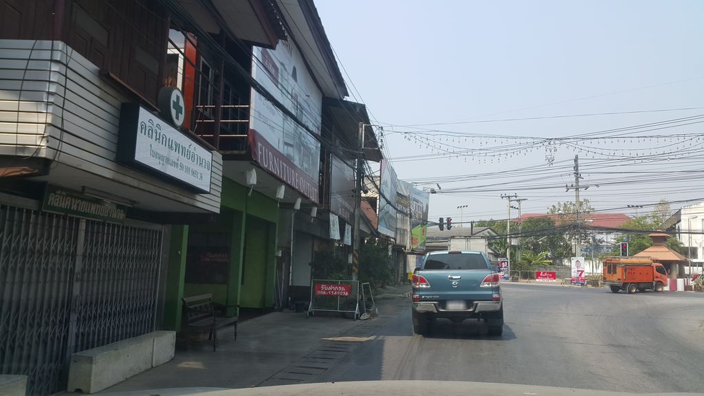 ภาพถนนตรงที่ สำนักงาน กศน. อำเภอหางดง ตั้งอยู่ ถ่ายโดย jrcarlsen พ.ศ. 2562 (2019) · A street-level view of where สำนักงาน กศน. อำเภอหางดง · Samnakngan Kason. Amphoe Hang Dong stands, by jrcarlsen in 2562 (2019)