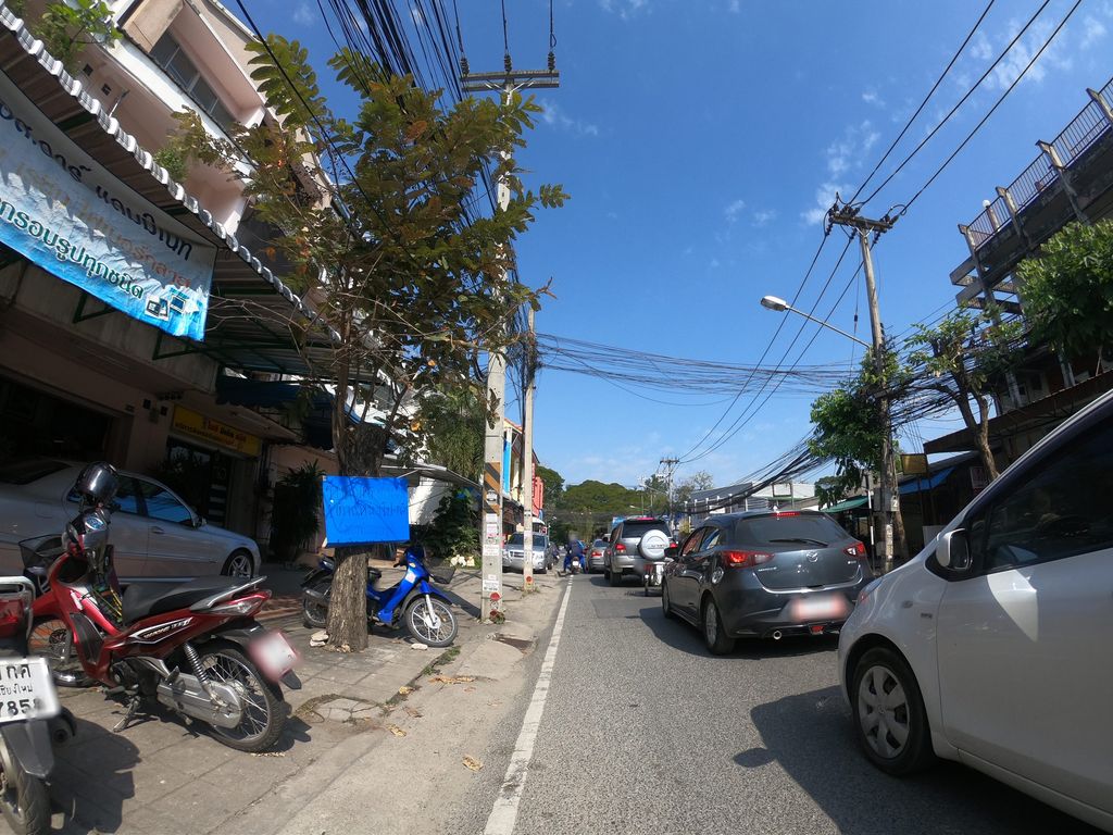 ภาพถนนตรงที่ Well Life Skills Learning Center ตั้งอยู่ ถ่ายโดย chanuwath_grab พ.ศ. 2562 (2019) · A street-level view of where Well Life Skills Learning Center stands, by chanuwath_grab in 2562 (2019)