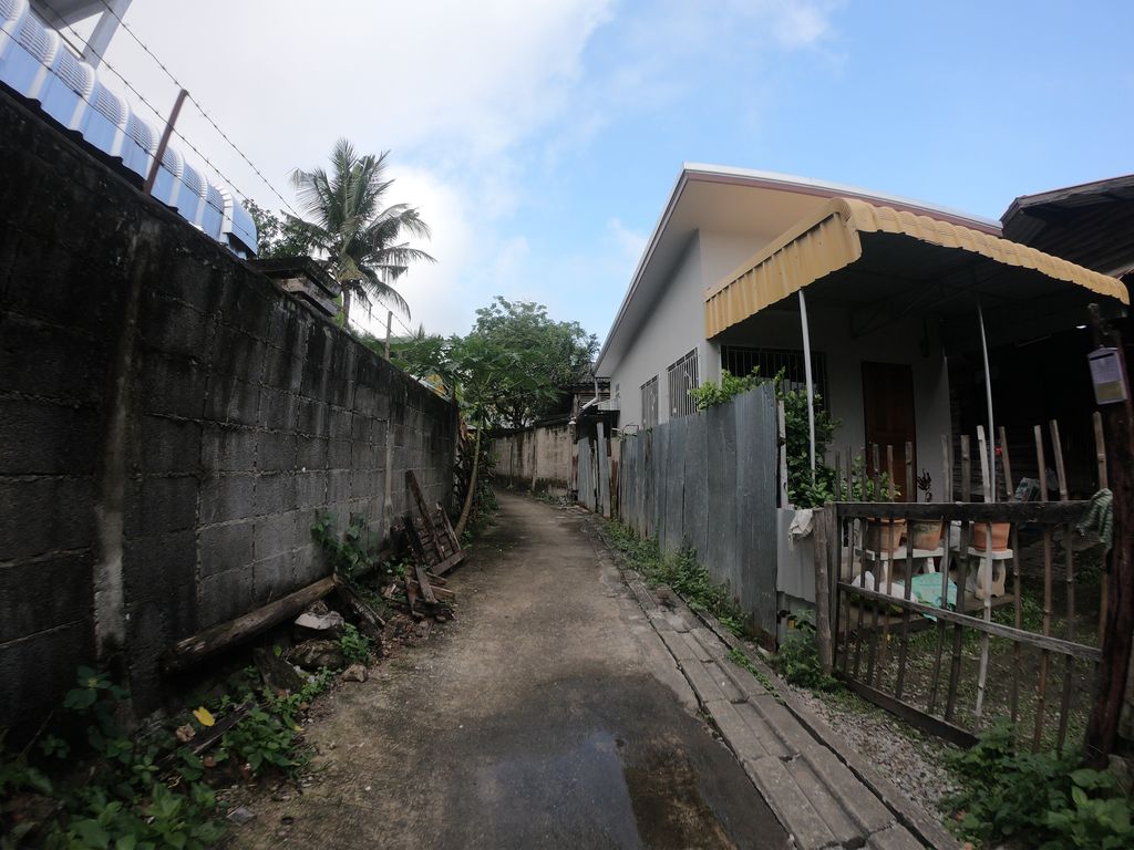ภาพถนนตรงที่ Studio Mango ตั้งอยู่ ถ่ายโดย chanuwath_grab พ.ศ. 2562 (2019) · A street-level view of where Studio Mango stands, by chanuwath_grab in 2562 (2019)