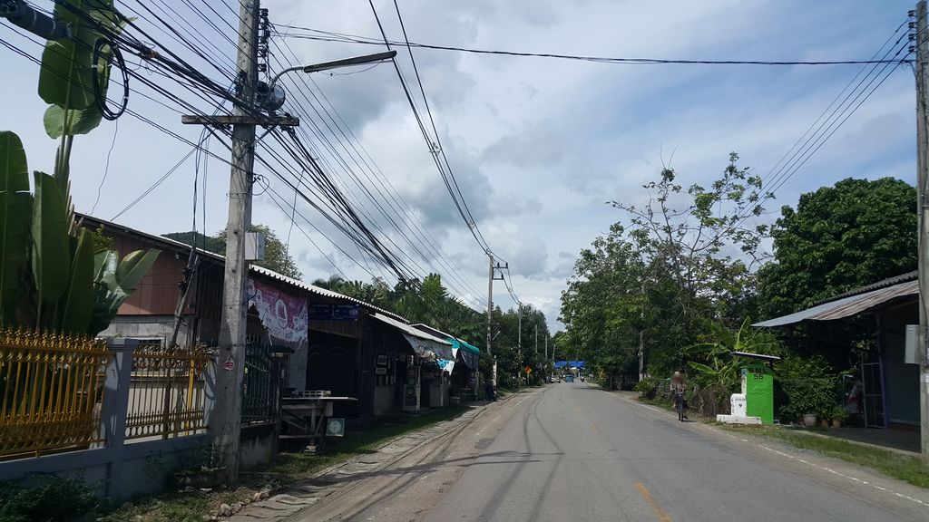 ภาพถนนตรงที่ หจก.นิกเจริญยนต์ ตั้งอยู่ ถ่ายโดย jrcarlsen พ.ศ. 2559 (2016) · A street-level view of where หจก.นิกเจริญยนต์ · .nikcherinyon Partnership stands, by jrcarlsen in 2559 (2016)
