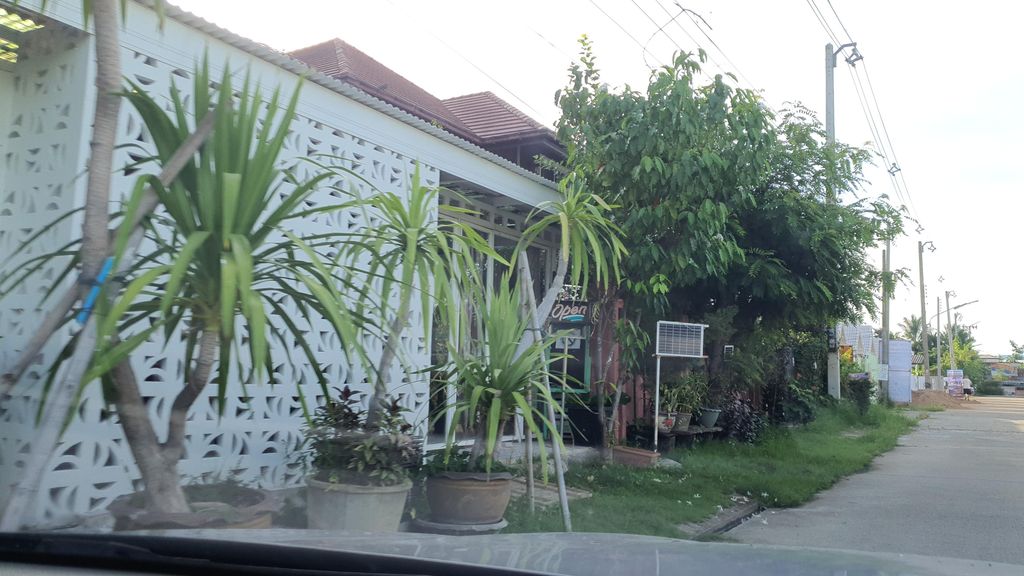 ภาพถนนตรงที่ 102 Residence ตั้งอยู่ ถ่ายโดย jrcarlsen พ.ศ. 2565 (2022) · A street-level view of where 102 Residence stands, by jrcarlsen in 2565 (2022)