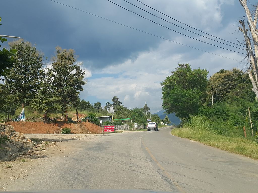 ภาพถนนตรงที่ สุขใจ Cafe and Restaurant ตั้งอยู่ ถ่ายโดย jrcarlsen พ.ศ. 2558 (2015) · A street-level view of where สุขใจ Cafe and Restaurant stands, by jrcarlsen in 2558 (2015)