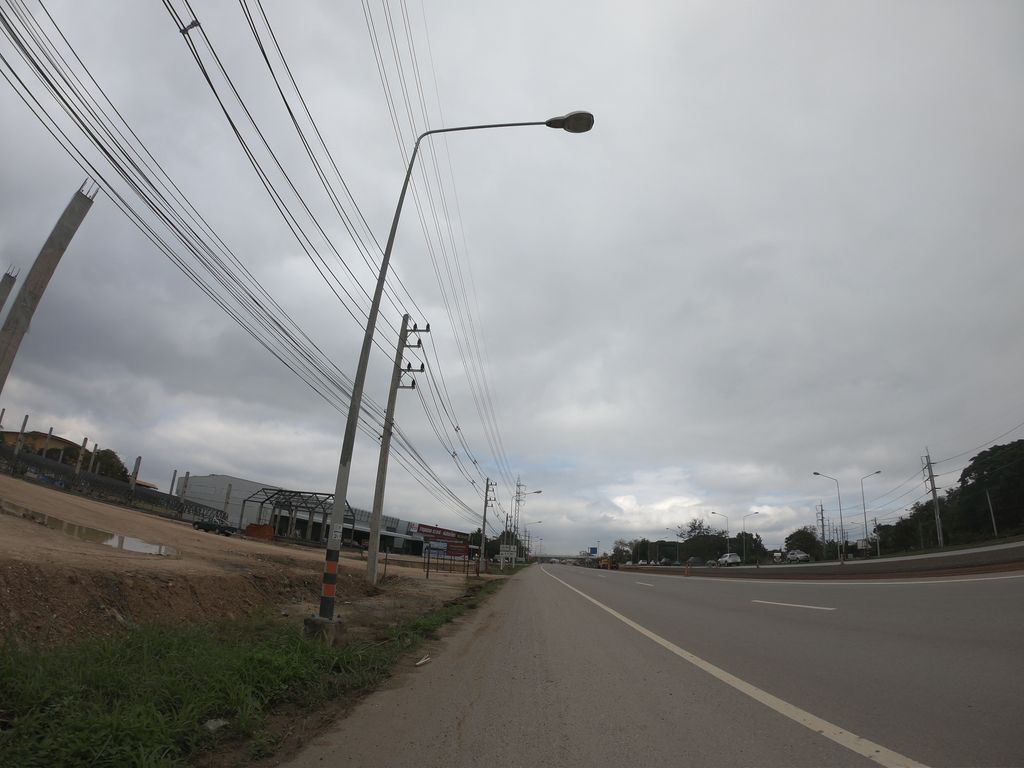 ภาพถนนตรงที่ Bi Logistics เชียงใหม่ ตั้งอยู่ ถ่ายโดย chanuwath_grab พ.ศ. 2562 (2019) · A street-level view of where Bi Logistics เชียงใหม่ stands, by chanuwath_grab in 2562 (2019)