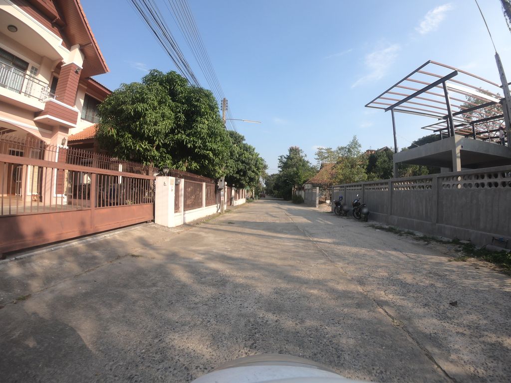 ภาพถนนตรงที่ แซ่บสะเด็ด by น้องรี ตั้งอยู่ ถ่ายโดย chanuwath_grab พ.ศ. 2562 (2019) · A street-level view of where แซ่บสะเด็ด by น้องรี · Saepsadet By Nongri stands, by chanuwath_grab in 2562 (2019)