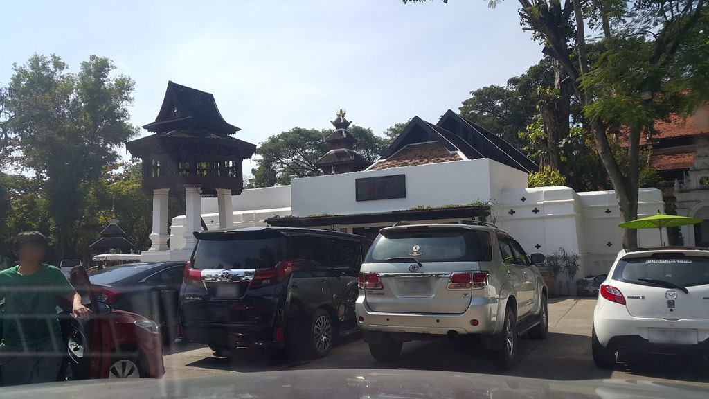 ภาพถนนตรงที่ Naruedee Thai Cuisine - ณฤดี ไทย คูซีน ตั้งอยู่ ถ่ายโดย jrcarlsen พ.ศ. 2560 (2017) · A street-level view of where Naruedee Thai Cuisine - ณฤดี ไทย คูซีน stands, by jrcarlsen in 2560 (2017)