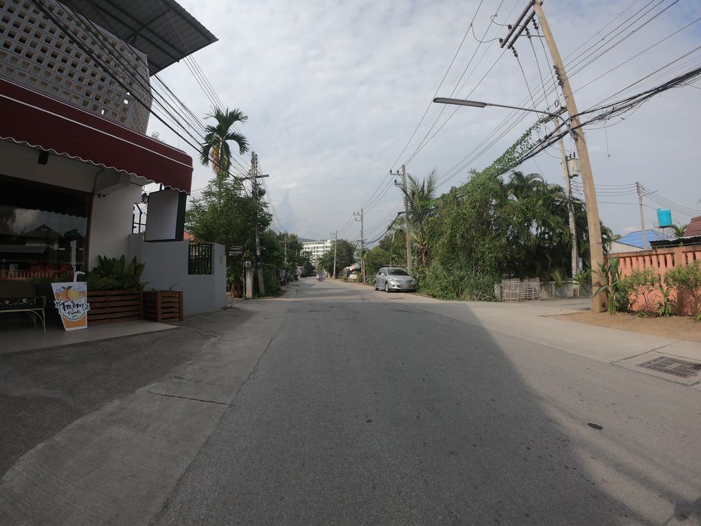 ภาพถนนตรงที่ สดชื่น คาเฟ่ ตั้งอยู่ ถ่ายโดย chanuwath_grab พ.ศ. 2562 (2019) · A street-level view of where สดชื่น คาเฟ่ · Sotchuen Café stands, by chanuwath_grab in 2562 (2019)