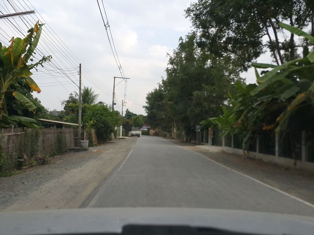 ภาพถนนตรงที่ ม่วงม้าคาเฟ่ ตั้งอยู่ ถ่ายโดย jrcarlsen พ.ศ. 2557 (2014) · A street-level view of where ม่วงม้าคาเฟ่ · Muangmakhafe stands, by jrcarlsen in 2557 (2014)