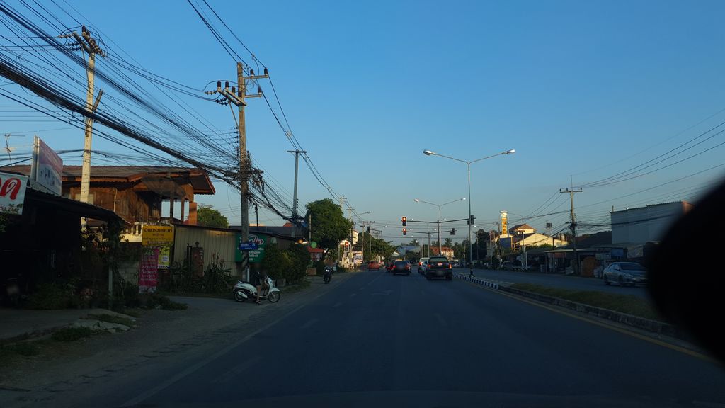 ภาพถนนตรงที่ 9GOLD Cardetailing ตั้งอยู่ ถ่ายโดย jrcarlsen พ.ศ. 2562 (2019) · A street-level view of where 9GOLD Cardetailing stands, by jrcarlsen in 2562 (2019)