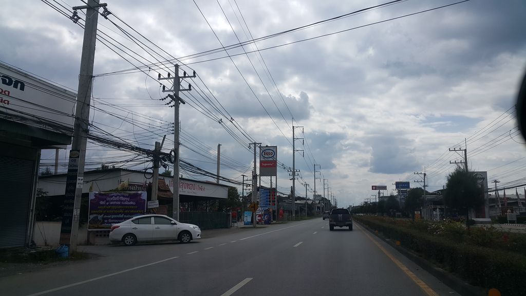 ภาพถนนตรงที่ ธนัชจงเจริญ กระจก อลูมิเนียม ตั้งอยู่ ถ่ายโดย jrcarlsen พ.ศ. 2561 (2018) · A street-level view of where ธนัชจงเจริญ กระจก อลูมิเนียม · Thanatchongcherin Krachok Aluminiam stands, by jrcarlsen in 2561 (2018)