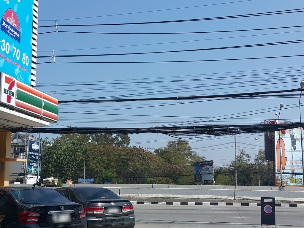 ภาพถนนตรงที่ pripproud clinic ตั้งอยู่ ถ่ายโดย jrcarlsen พ.ศ. 2559 (2016) · A street-level view of where pripproud clinic stands, by jrcarlsen in 2559 (2016)