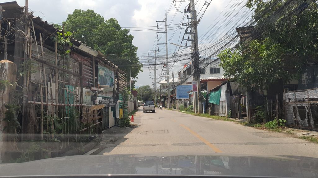 ภาพถนนตรงที่ หงษาวดี-Hongsawadee ร้านเช่าชุดไทย ชุดล้านนา เชียงใหม่ ตั้งอยู่ ถ่ายโดย jrcarlsen พ.ศ. 2565 (2022) · A street-level view of where หงษาวดี-Hongsawadee ร้านเช่าชุดไทย ชุดล้านนา เชียงใหม่ stands, by jrcarlsen in 2565 (2022)