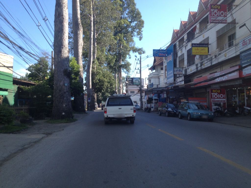 ภาพถนนตรงที่ I Love Niku ตั้งอยู่ ถ่ายโดย jimwatana พ.ศ. 2558 (2015) · A street-level view of where I Love Niku stands, by jimwatana in 2558 (2015)