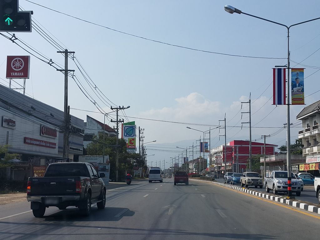 ภาพถนนตรงที่ บ่อตกกุ้งจอมทอง 4289 ตั้งอยู่ ถ่ายโดย jrcarlsen พ.ศ. 2558 (2015) · A street-level view of where บ่อตกกุ้งจอมทอง 4289 · Bo Tok Kung Chom Thong 4289 stands, by jrcarlsen in 2558 (2015)