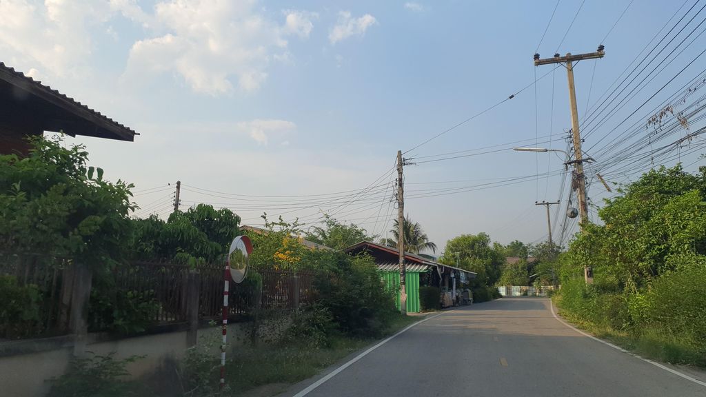 ภาพถนนตรงที่ ร้านผมหอมในซอย - ซอย4 ตั้งอยู่ ถ่ายโดย jrcarlsen พ.ศ. 2565 (2022) · A street-level view of where ร้านผมหอมในซอย - ซอย4 · Ran Phamahom Naisoi - Soi4 stands, by jrcarlsen in 2565 (2022)