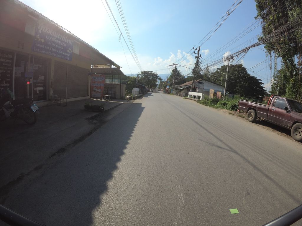 ภาพถนนตรงที่ สุนวดแผนไทย ตั้งอยู่ ถ่ายโดย chanuwath_grab พ.ศ. 2562 (2019) · A street-level view of where สุนวดแผนไทย · Sunuatphaenthai stands, by chanuwath_grab in 2562 (2019)