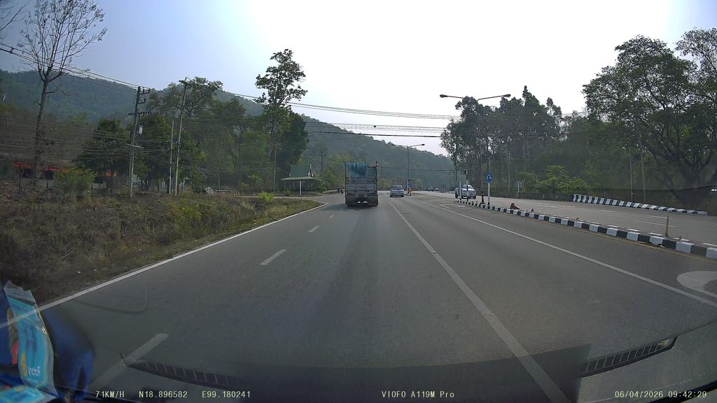 ภาพถนนตรงที่ Chune Doisaket ชื่น ดอยสะเก็ด ตั้งอยู่ ถ่ายโดย ThailandCambodia พ.ศ. 2569 (2026) · A street-level view of where Chune Doisaket ชื่น ดอยสะเก็ด stands, by ThailandCambodia in 2569 (2026)