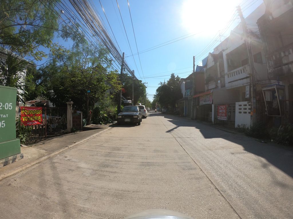 ภาพถนนตรงที่ มาเบิ้ลเฮาส์ ตั้งอยู่ ถ่ายโดย chanuwath_grab พ.ศ. 2562 (2019) · A street-level view of where มาเบิ้ลเฮาส์ · Maboenhao stands, by chanuwath_grab in 2562 (2019)