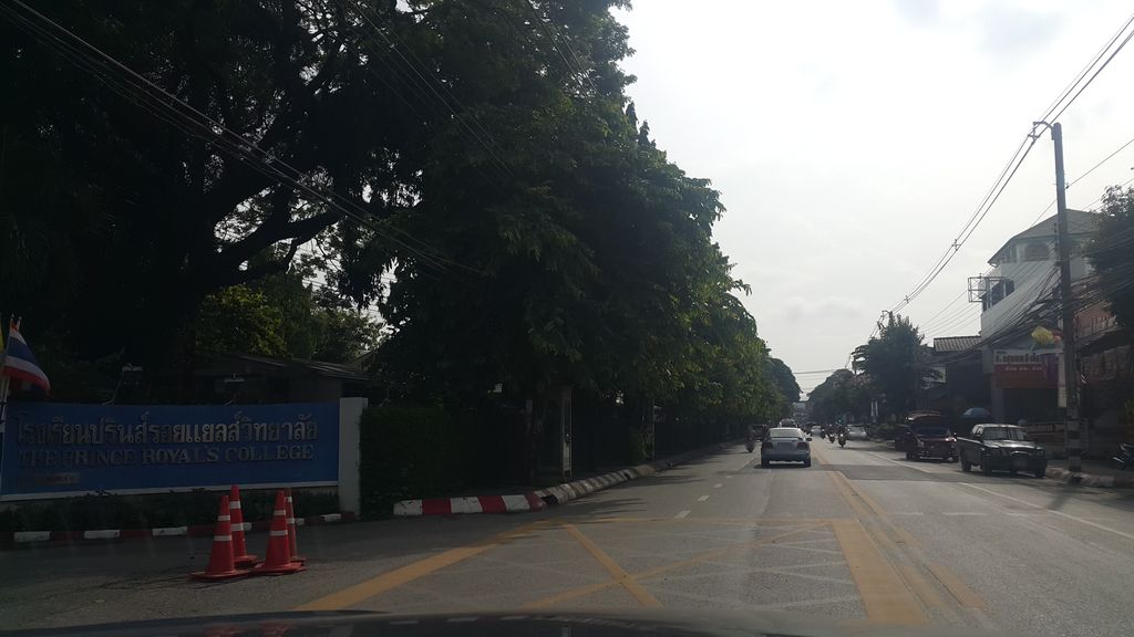 ภาพถนนตรงที่ อีซูซุศาลาฟาสเตอร์เชียงใหม่ หน้าโรงเรียนปรินส์ -โชว์รูมอีซูซุ ตั้งอยู่ ถ่ายโดย jrcarlsen พ.ศ. 2559 (2016) · A street-level view of where อีซูซุศาลาฟาสเตอร์เชียงใหม่ หน้าโรงเรียนปรินส์ -โชว์รูมอีซูซุ · Isuzu Sala Fattoe Chiang Mai Narongrian Prince -chorum Isuzu stands, by jrcarlsen in 2559 (2016)