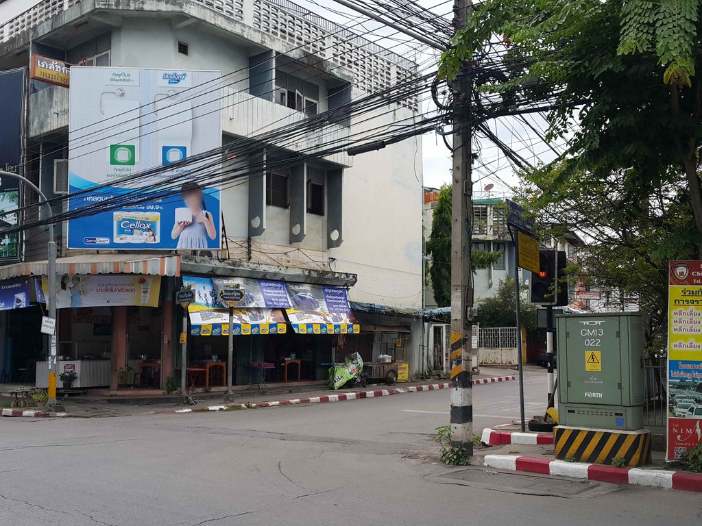 ภาพถนนตรงที่ 26 Auto Garage Car Detailing & Services ตั้งอยู่ ถ่ายโดย jrcarlsen พ.ศ. 2558 (2015) · A street-level view of where 26 Auto Garage Car Detailing & Services stands, by jrcarlsen in 2558 (2015)