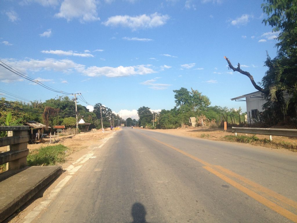 ภาพถนนตรงที่ ร้านปิ้งย่าง แจ๋วป่ะล่ะ ตั้งอยู่ ถ่ายโดย jimwatana พ.ศ. 2558 (2015) · A street-level view of where ร้านปิ้งย่าง แจ๋วป่ะล่ะ · Ran Pingyang Chaeopala stands, by jimwatana in 2558 (2015)
