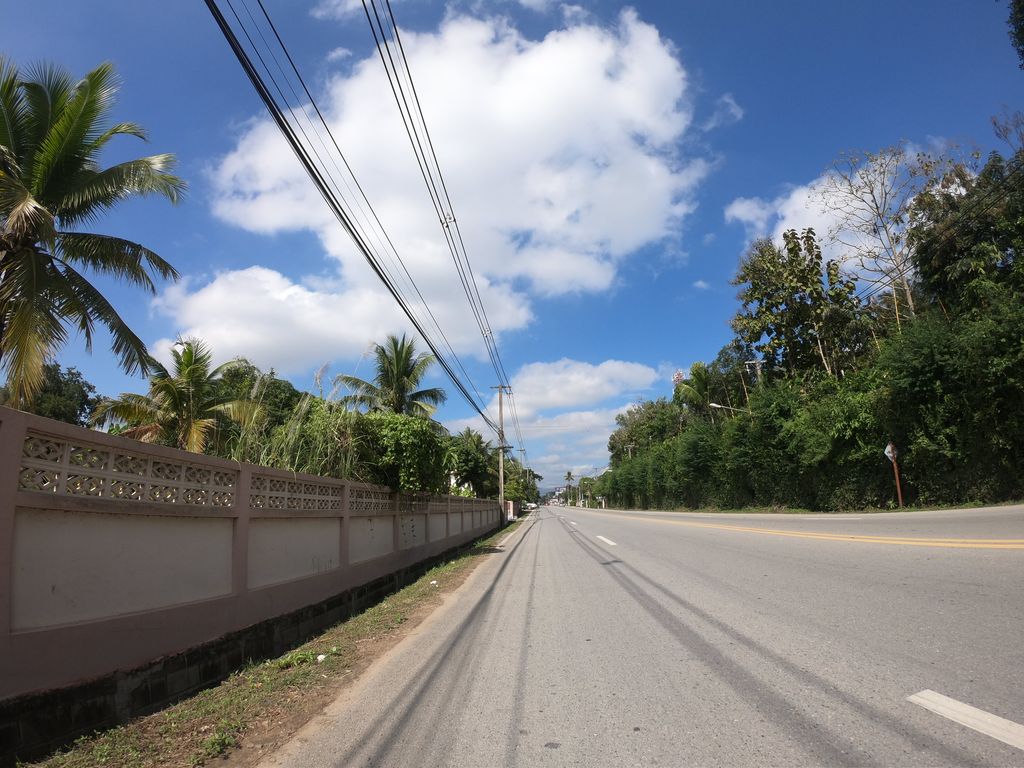 ภาพถนนตรงที่ พีที สันทรายหลวง ตั้งอยู่ ถ่ายโดย chanuwath_grab พ.ศ. 2562 (2019) · A street-level view of where พีที สันทรายหลวง · PT San Sai Luang stands, by chanuwath_grab in 2562 (2019)