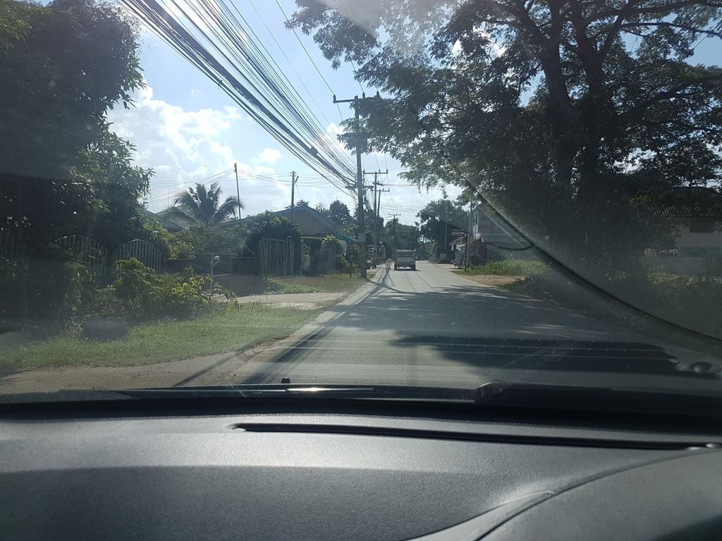 ภาพถนนตรงที่ อู่ Sr แม่โจ้ ตั้งอยู่ ถ่ายโดย ekkarin พ.ศ. 2561 (2018) · A street-level view of where อู่ Sr แม่โจ้ · U Sr Mae Jo stands, by ekkarin in 2561 (2018)