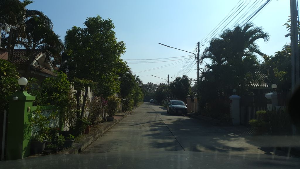 ภาพถนนตรงที่ Happy Goals Cooperation Co.,Ltd. ตั้งอยู่ ถ่ายโดย jrcarlsen พ.ศ. 2562 (2019) · A street-level view of where Happy Goals Cooperation Co.,Ltd. stands, by jrcarlsen in 2562 (2019)
