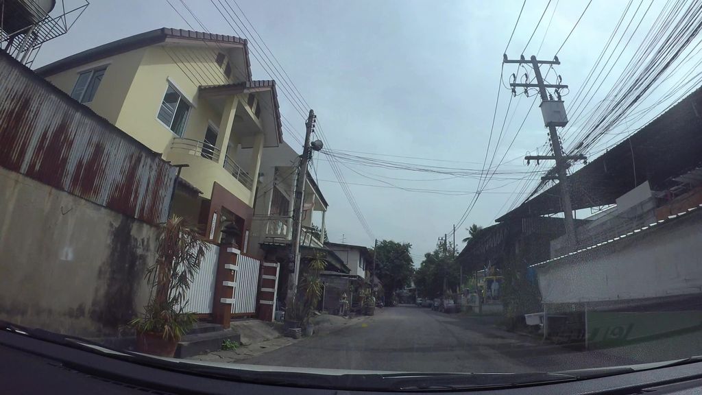 ภาพถนนตรงที่ ร้านลาบลุงควาย-ป้าจันทร์กาดก้อม ตั้งอยู่ ถ่ายโดย kaart_3 พ.ศ. 2562 (2019) · A street-level view of where ร้านลาบลุงควาย-ป้าจันทร์กาดก้อม · Ran Lap Lung Khwai-pachan Kat Kom stands, by kaart_3 in 2562 (2019)