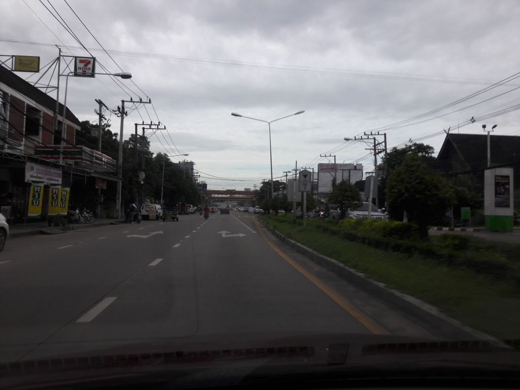 ภาพถนนตรงที่ สำนักงานกฏหมายและธุรกิจภาคพายัพ ตั้งอยู่ ถ่ายโดย ratchaphat พ.ศ. 2561 (2018) · A street-level view of where สำนักงานกฏหมายและธุรกิจภาคพายัพ · Samnakngan Kot Mai Lae Thunkit Phak Payap stands, by ratchaphat in 2561 (2018)