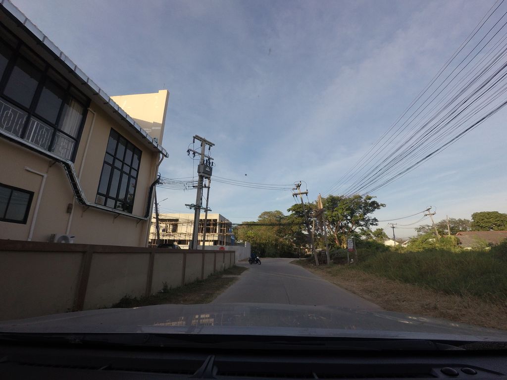 ภาพถนนตรงที่ 치앙마이 중앙교회 | 한인교회 | Chiangmai Central Presbyterian Church ตั้งอยู่ ถ่ายโดย mishari พ.ศ. 2563 (2020) · A street-level view of where 치앙마이 중앙교회 | 한인교회 | Chiangmai Central Presbyterian Church stands, by mishari in 2563 (2020)