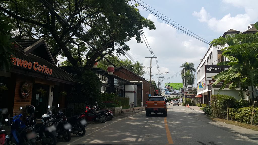 ภาพถนนตรงที่ The Na Skin CNX. กดสิว นวดหน้า เชียงใหม่ by พี่นา ตั้งอยู่ ถ่ายโดย jrcarlsen พ.ศ. 2559 (2016) · A street-level view of where The Na Skin CNX. กดสิว นวดหน้า เชียงใหม่ by พี่นา stands, by jrcarlsen in 2559 (2016)