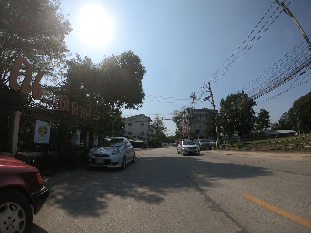 ภาพถนนตรงที่ Nadee Cafe ตั้งอยู่ ถ่ายโดย chanuwath_grab พ.ศ. 2562 (2019) · A street-level view of where Nadee Cafe stands, by chanuwath_grab in 2562 (2019)