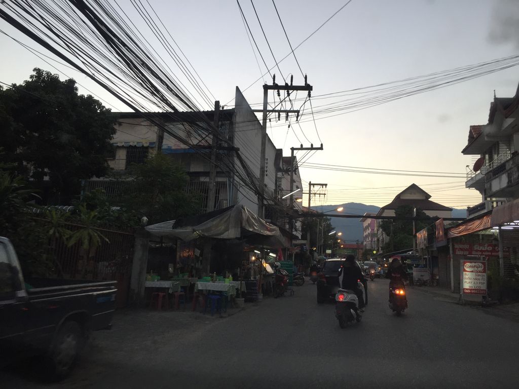 ภาพถนนตรงที่ The Sky Chiangmai. ตั้งอยู่ ถ่ายโดย kyoko พ.ศ. 2561 (2018) · A street-level view of where The Sky Chiangmai. stands, by kyoko in 2561 (2018)