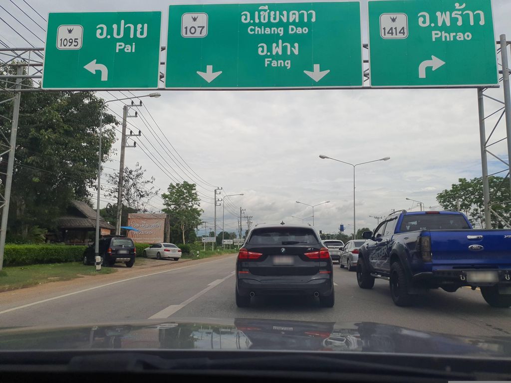 ภาพถนนตรงที่ ก๋วยเตี๋ยวหมูสวนดอก ตั้งอยู่ ถ่ายโดย jrcarlsen พ.ศ. 2566 (2023) · A street-level view of where ก๋วยเตี๋ยวหมูสวนดอก · Kuaitiao Mu Suan Dok stands, by jrcarlsen in 2566 (2023)