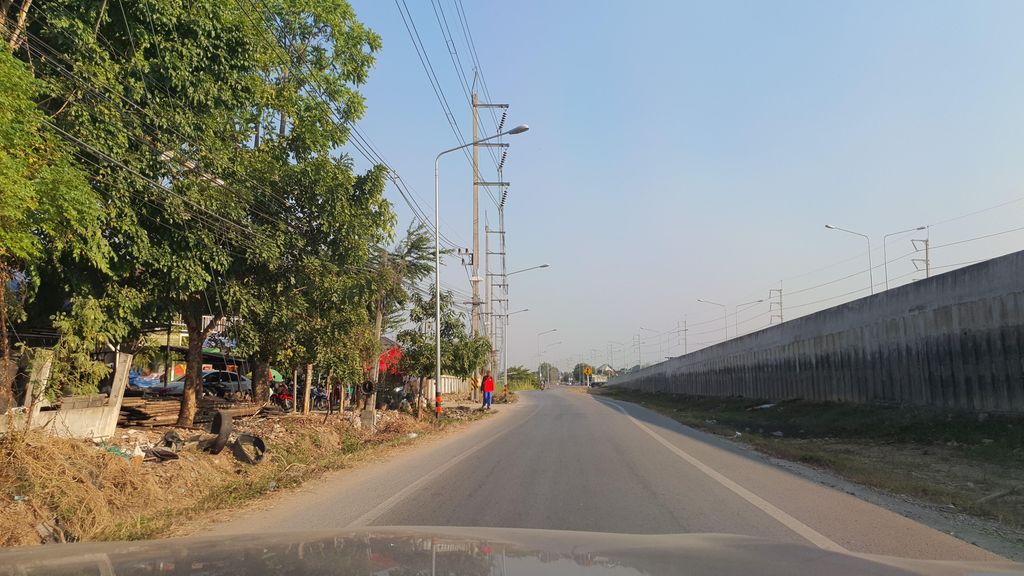 ภาพถนนตรงที่ รถมือสองเชียงใหม่ Me Car Chiangmai มีรถเชียงใหม่ ตั้งอยู่ ถ่ายโดย jrcarlsen พ.ศ. 2566 (2023) · A street-level view of where รถมือสองเชียงใหม่ Me Car Chiangmai มีรถเชียงใหม่ stands, by jrcarlsen in 2566 (2023)