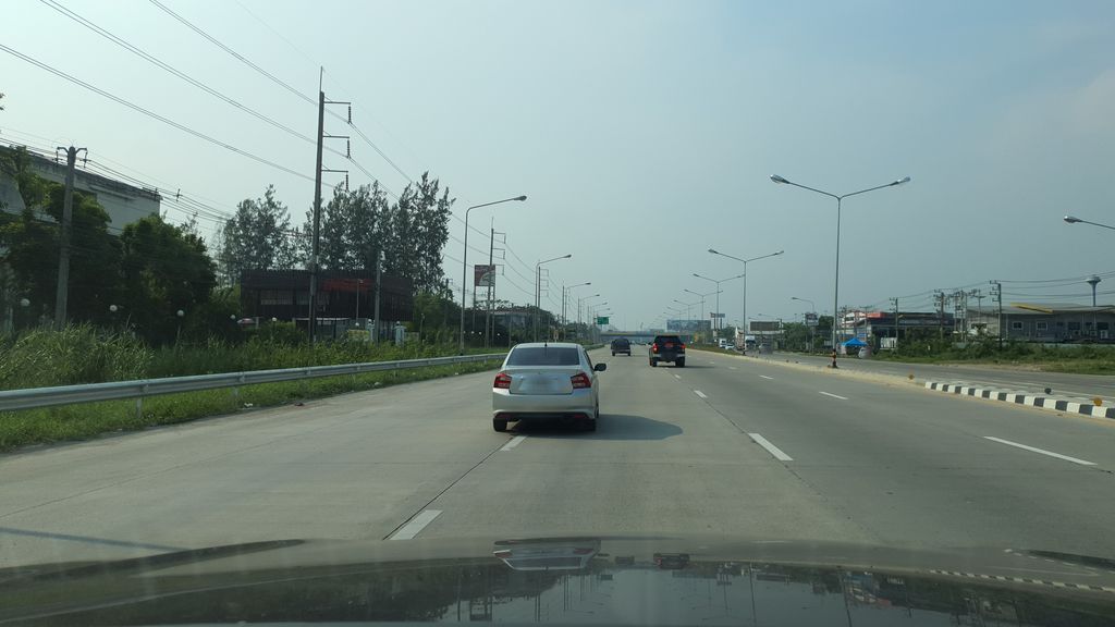 ภาพถนนตรงที่ ชนันต์ ทรานสปอร์ต ตั้งอยู่ ถ่ายโดย jrcarlsen พ.ศ. 2564 (2021) · A street-level view of where ชนันต์ ทรานสปอร์ต · Chanan Sansapot stands, by jrcarlsen in 2564 (2021)