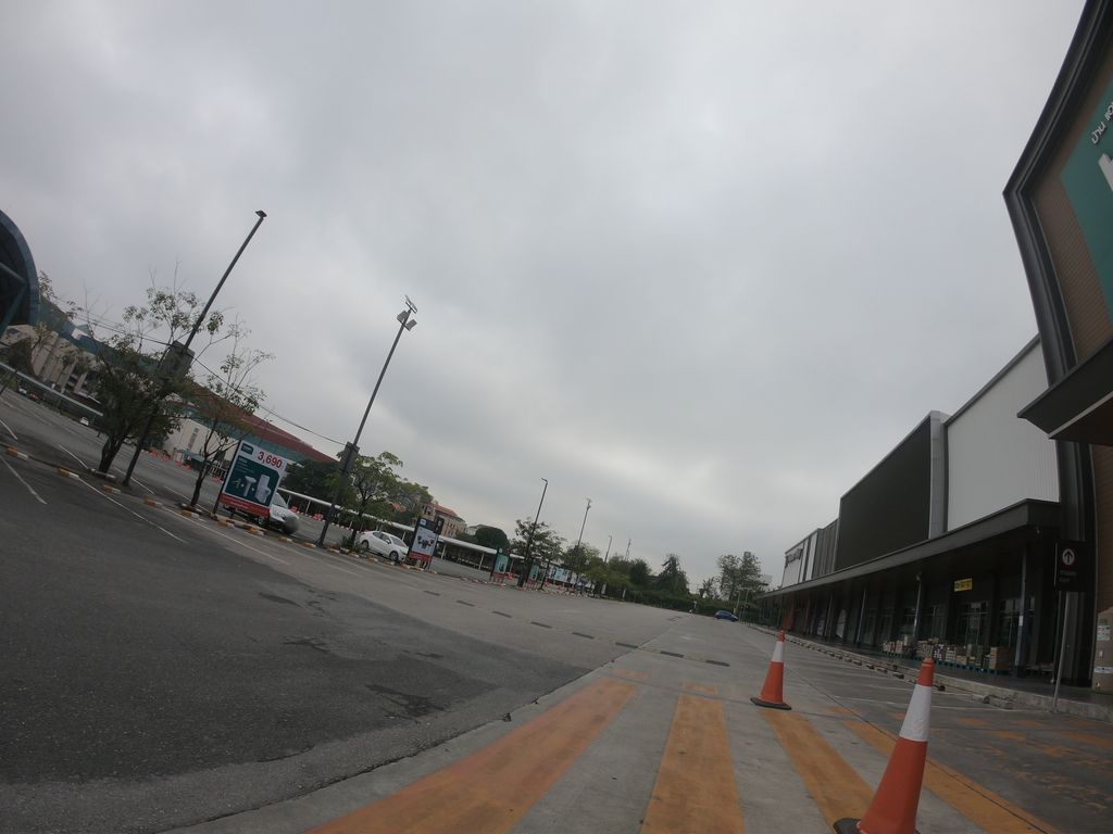 ภาพถนนตรงที่ baan & BEYOND ตั้งอยู่ ถ่ายโดย chanuwath_grab พ.ศ. 2562 (2019) · A street-level view of where baan & BEYOND stands, by chanuwath_grab in 2562 (2019)