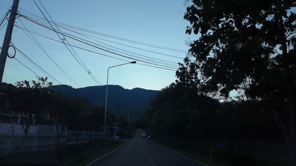 ภาพถนนตรงที่ สำนักงานสาธารณสุขจังหวัดเชียงใหม่ ตั้งอยู่ ถ่ายโดย charlesano พ.ศ. 2561 (2018) · A street-level view of where สำนักงานสาธารณสุขจังหวัดเชียงใหม่ · Samnakngan Sathannasuk Changwat Chiang Mai stands, by charlesano in 2561 (2018)