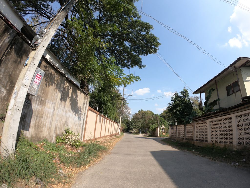 ภาพถนนตรงที่ Lani​ Apartment Chiangmai ตั้งอยู่ ถ่ายโดย chanuwath_grab พ.ศ. 2562 (2019) · A street-level view of where Lani​ Apartment Chiangmai stands, by chanuwath_grab in 2562 (2019)
