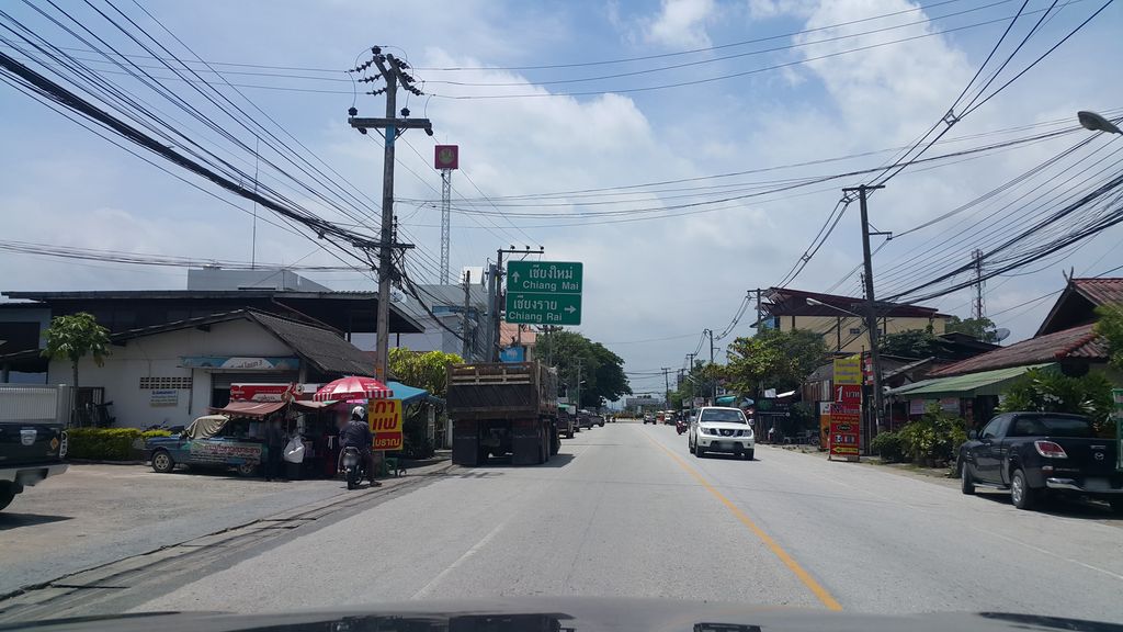 ภาพถนนตรงที่ Minimal Coffee สาขาดอยสะเก็ด ตั้งอยู่ ถ่ายโดย jrcarlsen พ.ศ. 2559 (2016) · A street-level view of where Minimal Coffee สาขาดอยสะเก็ด stands, by jrcarlsen in 2559 (2016)