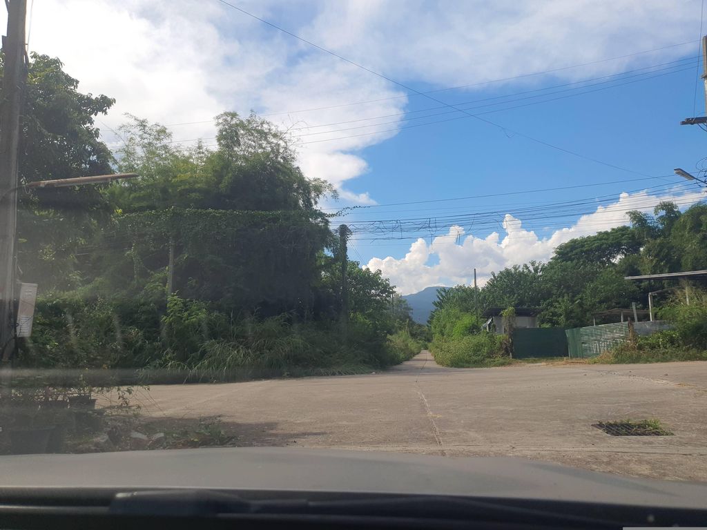 ภาพถนนตรงที่ พลอยมณีแดง เซ็นเตอร์ ตั้งอยู่ ถ่ายโดย jrcarlsen พ.ศ. 2566 (2023) · A street-level view of where พลอยมณีแดง เซ็นเตอร์ · Phaloimanidaeng Center stands, by jrcarlsen in 2566 (2023)