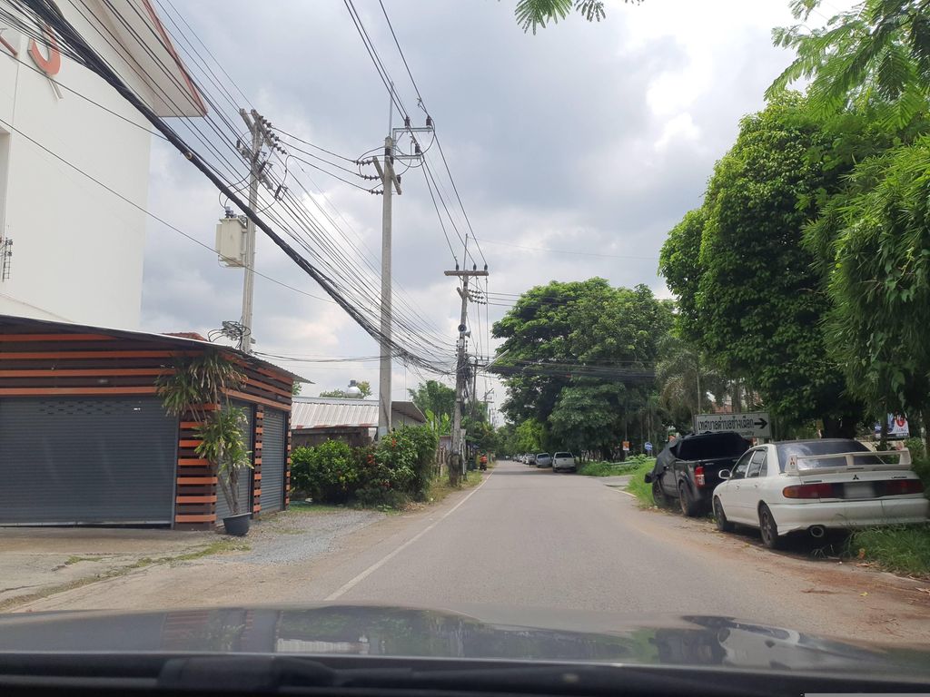 ภาพถนนตรงที่ ตำโชคดีเชฟไมค์ ตั้งอยู่ ถ่ายโดย jrcarlsen พ.ศ. 2566 (2023) · A street-level view of where ตำโชคดีเชฟไมค์ · Tam Chokdi Chep Mai stands, by jrcarlsen in 2566 (2023)
