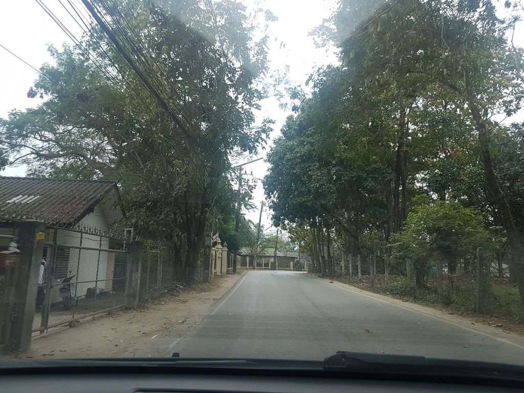 ภาพถนนตรงที่ Sensation Coffee Roasters ตั้งอยู่ ถ่ายโดย ekkarin พ.ศ. 2561 (2018) · A street-level view of where Sensation Coffee Roasters stands, by ekkarin in 2561 (2018)