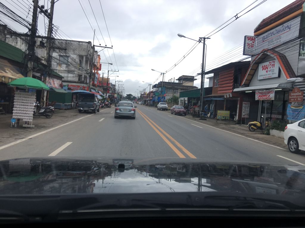 ภาพถนนตรงที่ Kan ตั้งอยู่ ถ่ายโดย wapriz พ.ศ. 2561 (2018) · A street-level view of where Kan stands, by wapriz in 2561 (2018)