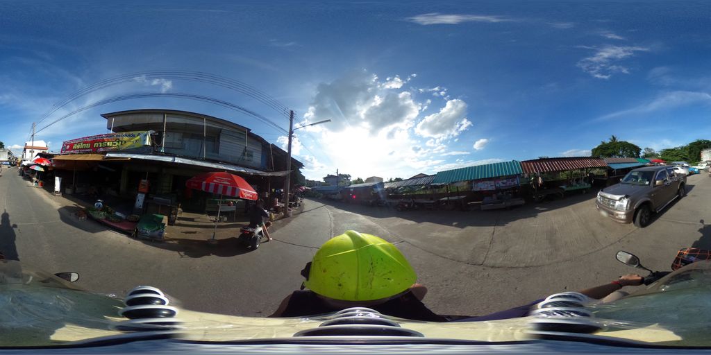 ภาพถนนตรงที่ Greenwing ตั้งอยู่ ถ่ายโดย maricarrabonza พ.ศ. 2562 (2019) · A street-level view of where Greenwing stands, by maricarrabonza in 2562 (2019)