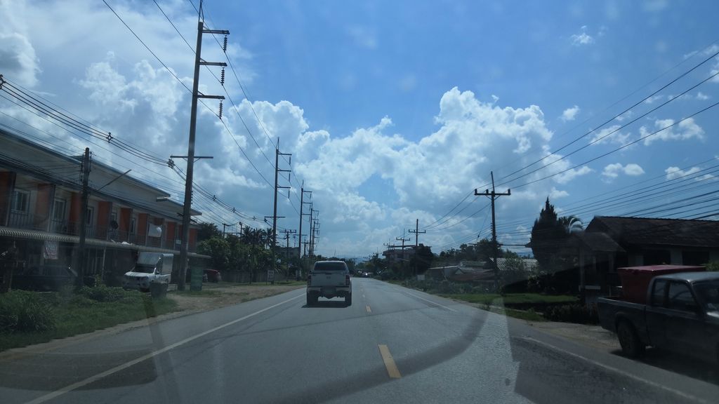 ภาพถนนตรงที่ Greenwing ตั้งอยู่ ถ่ายโดย charlesano พ.ศ. 2561 (2018) · A street-level view of where Greenwing stands, by charlesano in 2561 (2018)