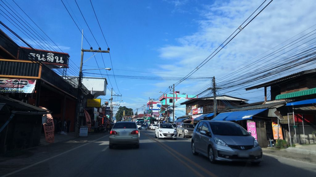 ภาพถนนตรงที่ Yamaha ตั้งอยู่ ถ่ายโดย charlesano พ.ศ. 2561 (2018) · A street-level view of where Yamaha stands, by charlesano in 2561 (2018)